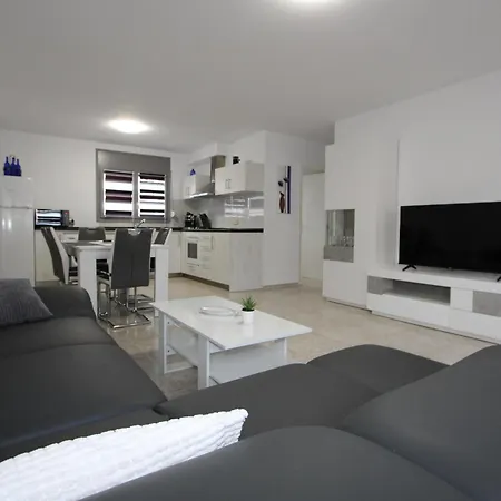 Casa Cerca Del Mar Con Piscina Privada, Admite Mascotas, Wifi Gratuito, Opcion Aire Acondicionado - Es-184-61 Deltebre